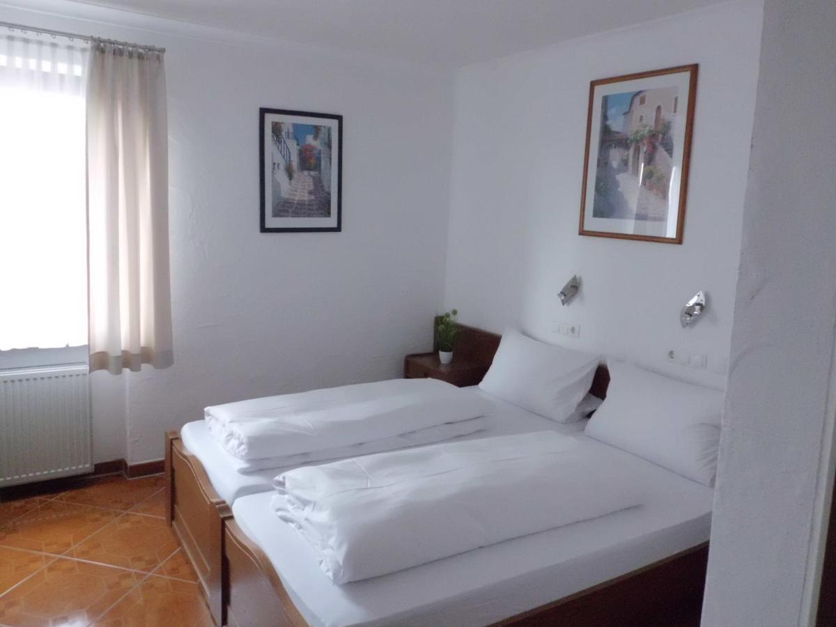 Hotel Restaurant Zur Pfanne Urbar  Экстерьер фото