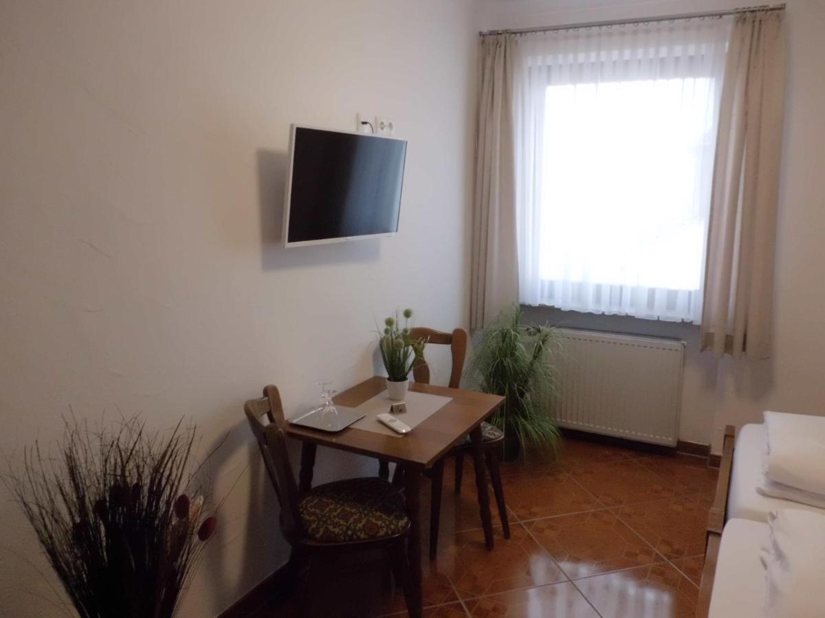 Hotel Restaurant Zur Pfanne Urbar  Экстерьер фото